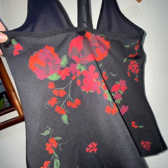 NWOT Ultracor Fusion Madrid Tank Small - Picture 8 of 10